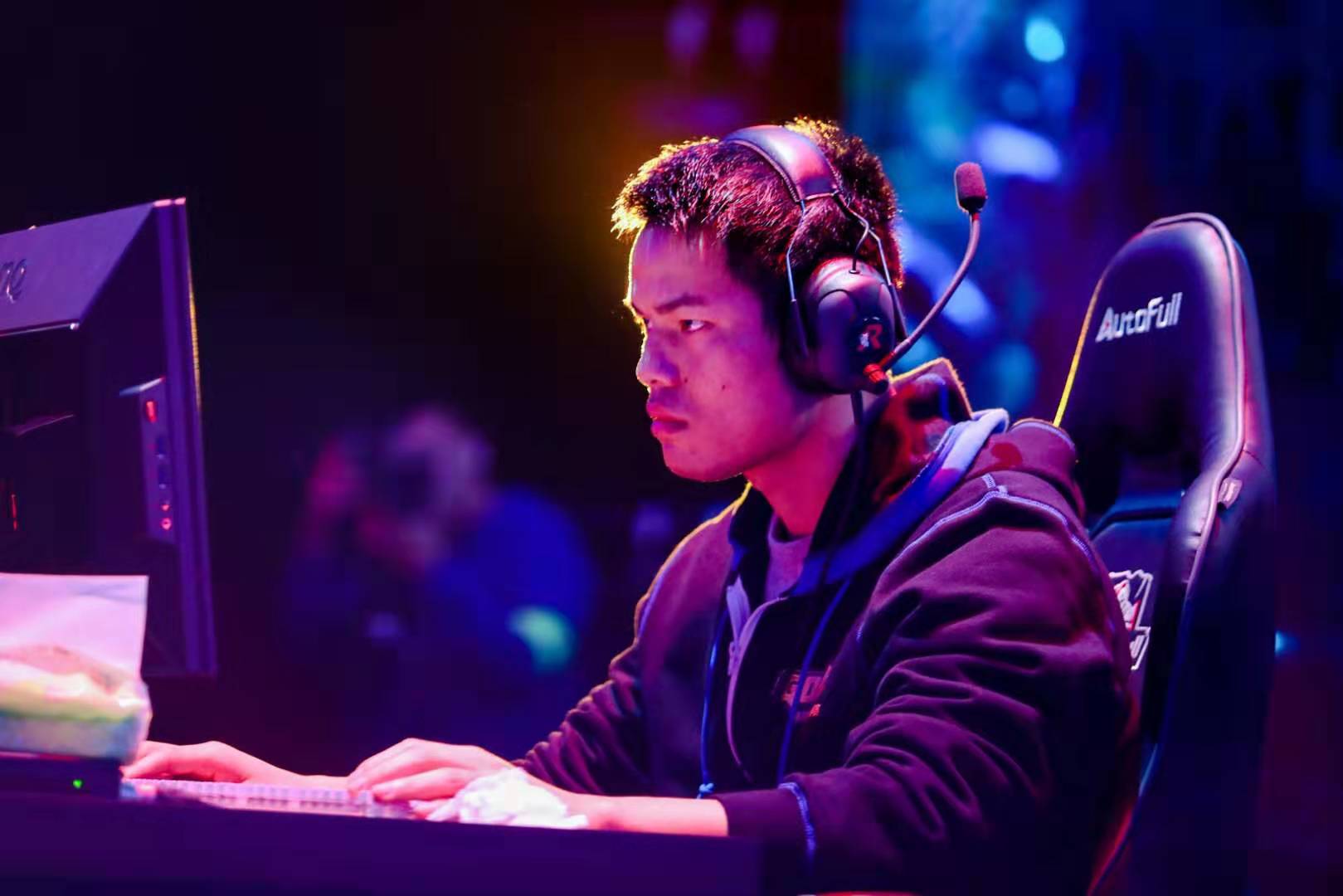 库里给杨瀚森2个评价，背后暗藏玄机！提前63天，就要军训小杨了