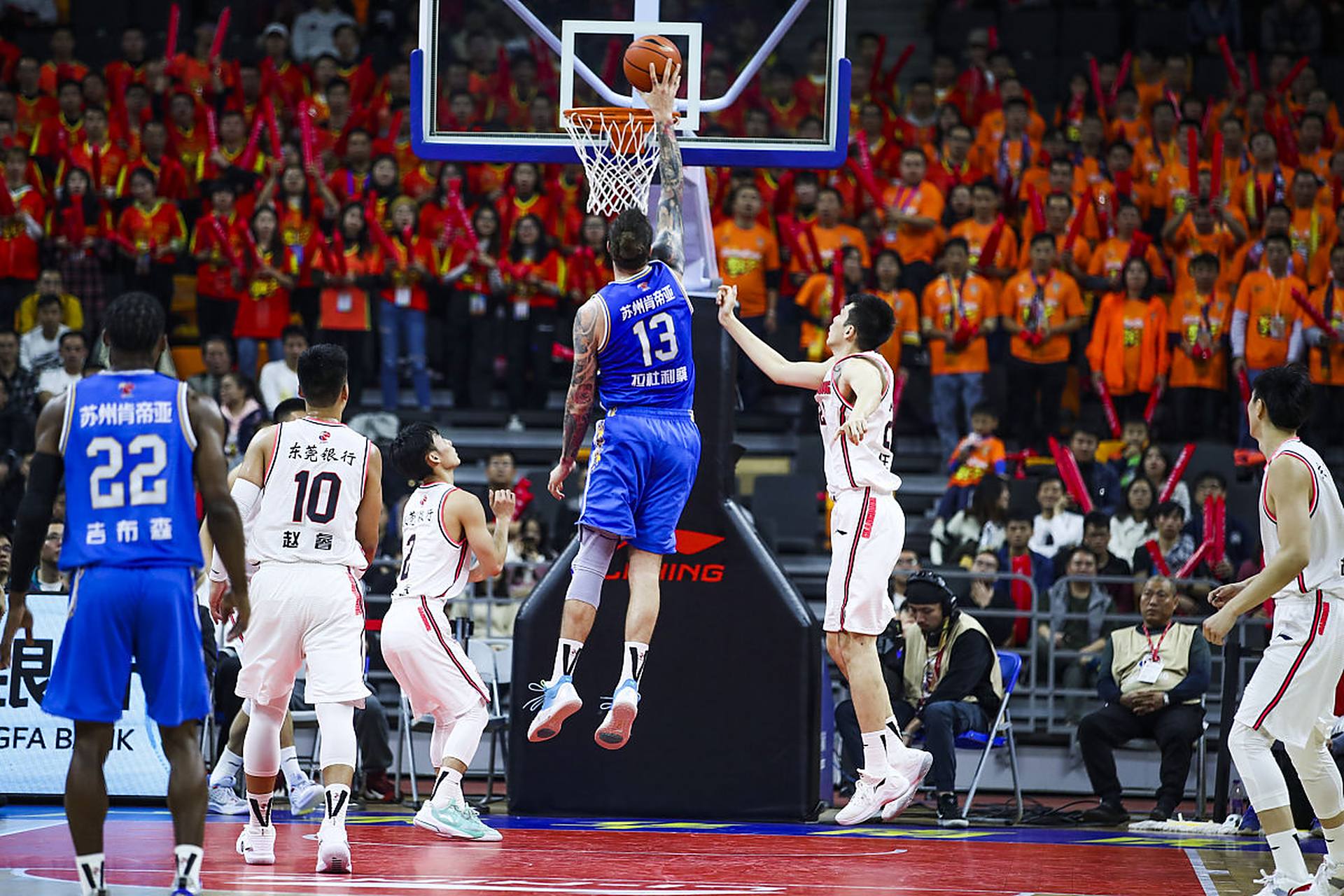 年轻护框中 年轻护框中